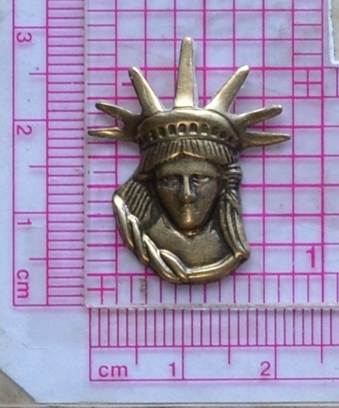 Statue of Liberty Flexible Silicone Mold, Jewelry, Resin, clay, Pendant, Necklace, hung on a chain, Charms, brooch, bracelets, symbol, G246
