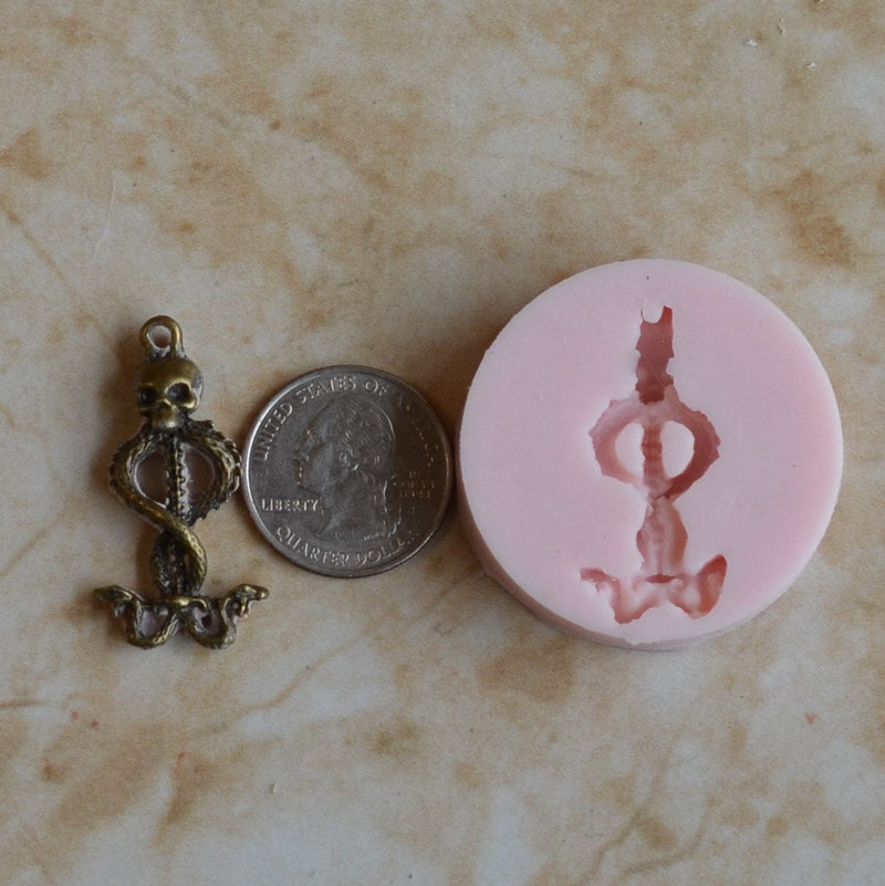 Skull Flexible Silicone Mold, Jewelry, Resin, clay, Pendant, Necklace, hung on a chain, Charms, brooch, bracelets, symbol, earrings,  G400